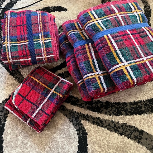 vintage royal velvet Bath Vintage Royal Velvet By Fieldcrest Red